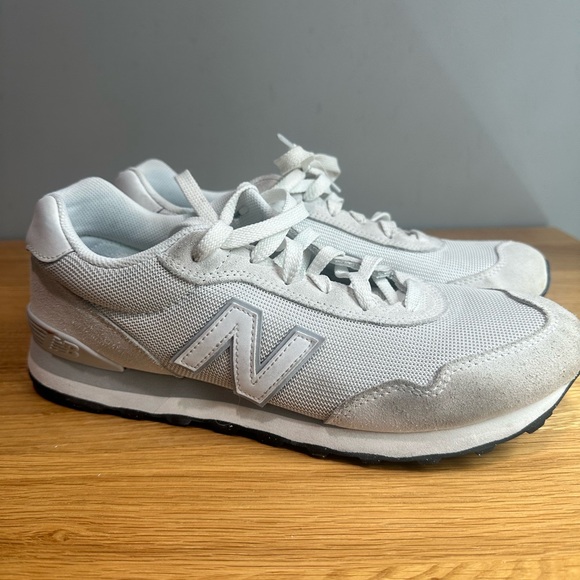 Men’s size 9.5 Women’s 11 New Balance Sneakers, Cream White - Picture 3 of 8